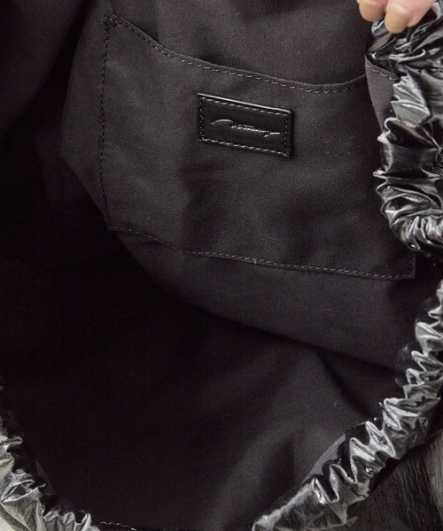 Actually（アクチュアリー）の「メタリックラウンドトート（トートバッグ・レディース・ブラック/シルバー・フリー）」の9枚目の写真