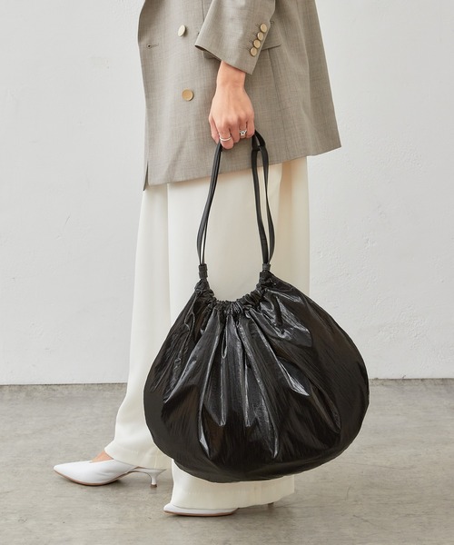 Actually（アクチュアリー）の「メタリックラウンドトート（トートバッグ・レディース・ブラック/シルバー・フリー）」の7枚目の写真