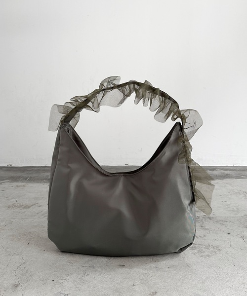 AT CREATION（アットクリエイション）の「EM:AT CREATION スコピエンショルダー チュールショルダーバッグ（ショルダーバッグ・レディース・アイボリー/ブラック/カーキ・FREE）」の3枚目の写真