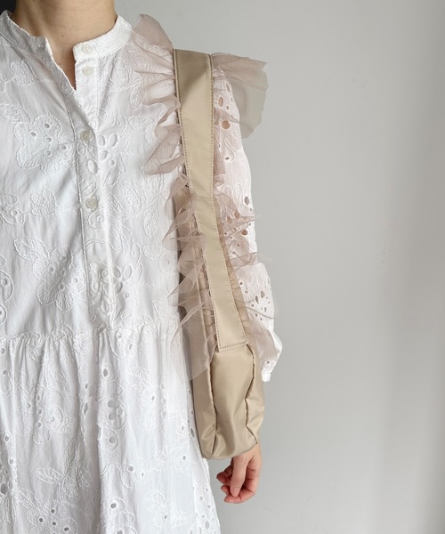 AT CREATION（アットクリエイション）の「EM:AT CREATION スコピエンショルダー チュールショルダーバッグ（ショルダーバッグ・レディース・アイボリー/ブラック/カーキ・FREE）」の13枚目の写真