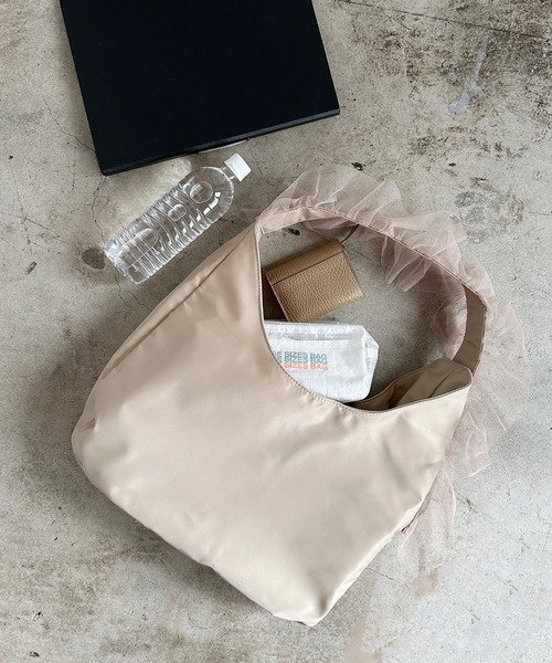 AT CREATION（アットクリエイション）の「EM:AT CREATION スコピエンショルダー チュールショルダーバッグ（ショルダーバッグ・レディース・アイボリー/ブラック/カーキ・FREE）」の14枚目の写真