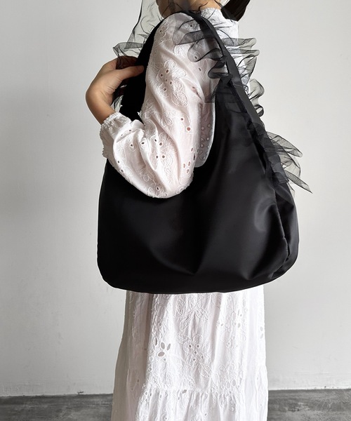 AT CREATION（アットクリエイション）の「EM:AT CREATION スコピエンショルダー チュールショルダーバッグ（ショルダーバッグ・レディース・アイボリー/ブラック/カーキ・FREE）」の19枚目の写真