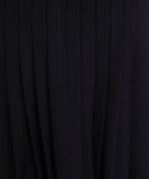 l'atelier du savon（アトリエドサボン）の「プリーツタック　ノースリワンピース（ワンピース・レディース・ブラック/グレー・FREE）」の3枚目の写真