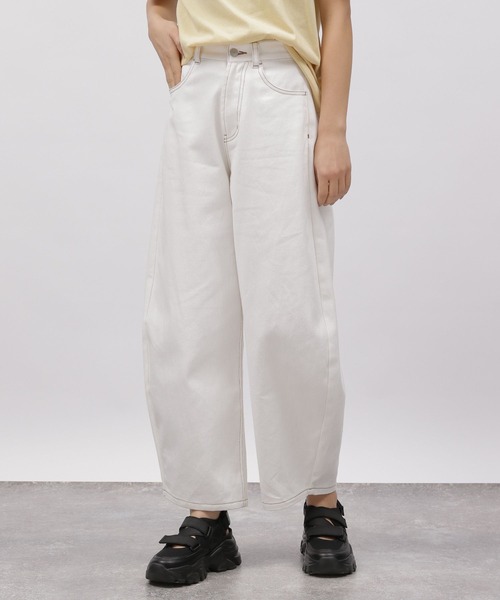 LAKOLE（ラコレ）の「カーブシルエットカツラギパンツ/ 112094（その他パンツ・レディース・オフホワイト/チャコールグレー・SMALL/MEDIUM/LARGE）」の2枚目の写真