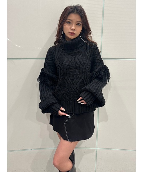 EGOIST（エゴイスト）の「ショルダーフリンジタートルネックニットトップス（ニット/セーター・レディース・ベージュ/グレー/ブラック/レッド・FREE）」の2枚目の写真