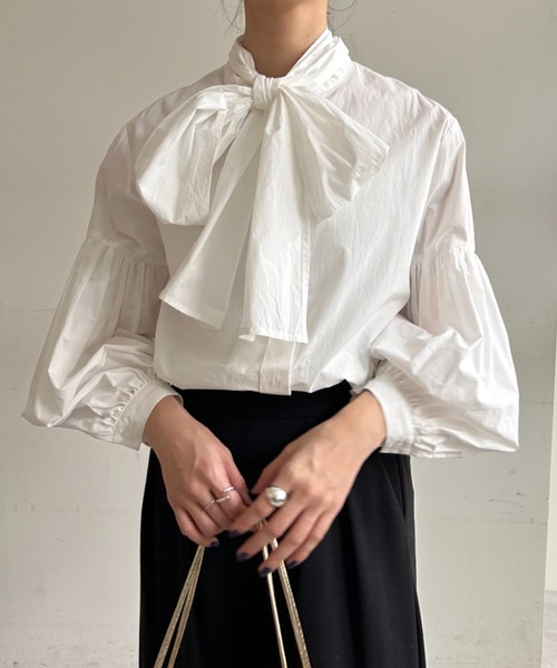 SHENERY（シーナリー）の「ボウタイボリュームブラウス（シャツ