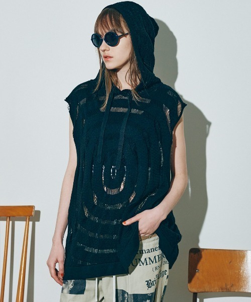 RNA（アールエヌエー）の「K2676 うずまきノースリフーディー（タンクトップ・レディース・ブラック/ピンク/ホワイト・MEDIUM）」の2枚目の写真