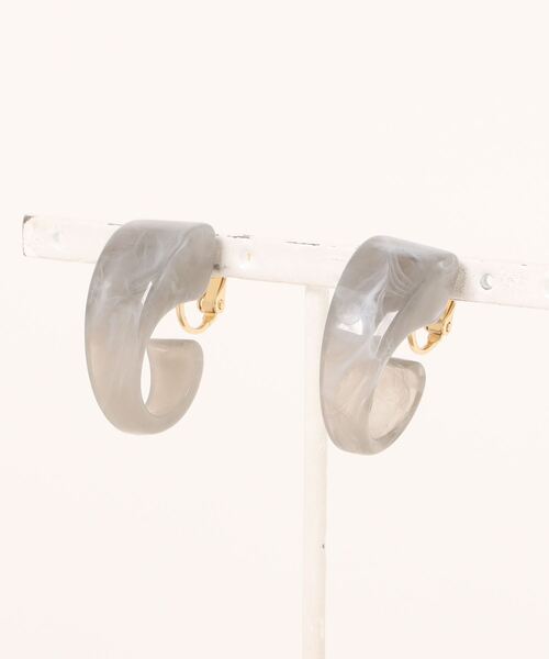 AMERICAN HOLIC（アメリカンホリック）の「スパイラル樹脂イヤリング（イヤリング・レディース・アイボリー/グレー・FREE）」の8枚目の写真