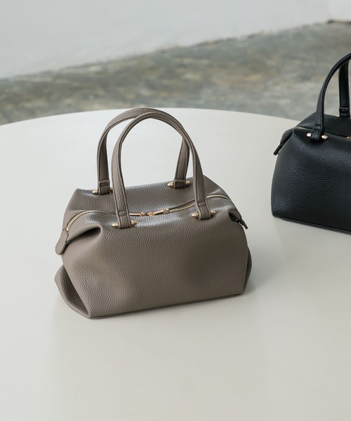 URBAN RESEARCH（アーバンリサーチ）の「タックボストンバッグ（ハンドバッグ・レディース・ベージュ系その他/ブラック・-）」の2枚目の写真