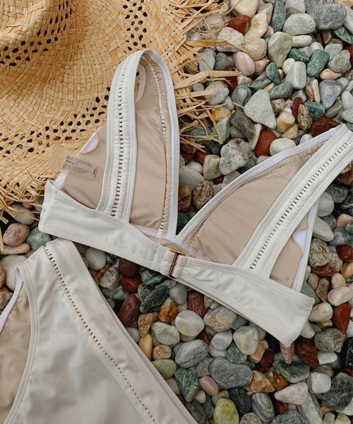 LAVIA（ラヴィア）の「シンプルデザインビキニ（水着・レディース・ホワイト・M/L）」の12枚目の写真