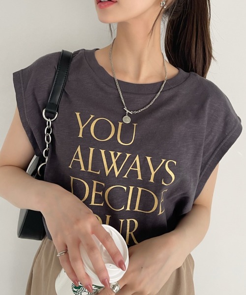 Ada.(エイダ)の「箔プリント ロゴ ノースリーブ トップス(Tシャツ/カットソー・レディース・チャコール/アイボリー/オフホワイト・FREE)」の3枚目の写真