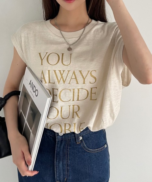 Ada.(エイダ)の「箔プリント ロゴ ノースリーブ トップス(Tシャツ/カットソー・レディース・チャコール/アイボリー/オフホワイト・FREE)」の1枚目の写真