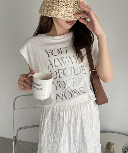 Ada.(エイダ)の「箔プリント ロゴ ノースリーブ トップス(Tシャツ/カットソー・レディース・チャコール/アイボリー/オフホワイト・FREE)」の7枚目の写真