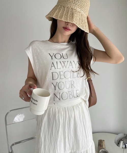 Ada.(エイダ)の「箔プリント ロゴ ノースリーブ トップス(Tシャツ/カットソー・レディース・チャコール/アイボリー/オフホワイト・FREE)」の4枚目の写真