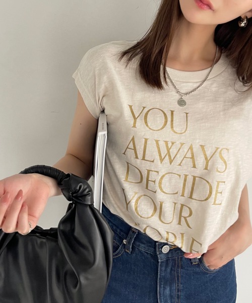 Ada.(エイダ)の「箔プリント ロゴ ノースリーブ トップス(Tシャツ/カットソー・レディース・チャコール/アイボリー/オフホワイト・FREE)」の15枚目の写真