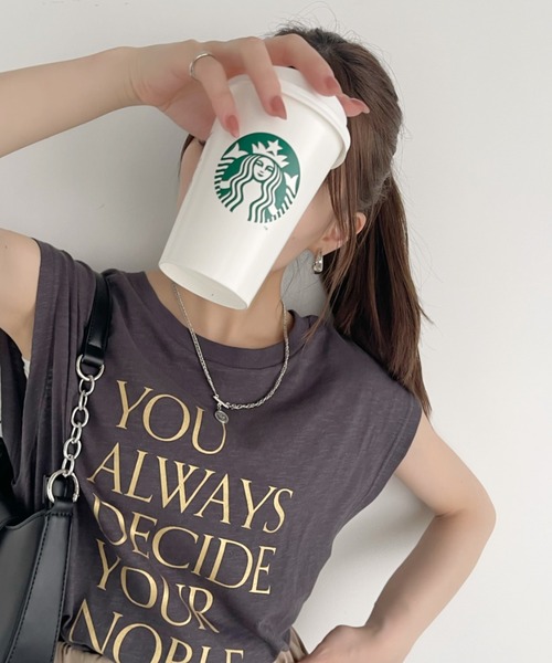 Ada.(エイダ)の「箔プリント ロゴ ノースリーブ トップス(Tシャツ/カットソー・レディース・チャコール/アイボリー/オフホワイト・FREE)」の21枚目の写真
