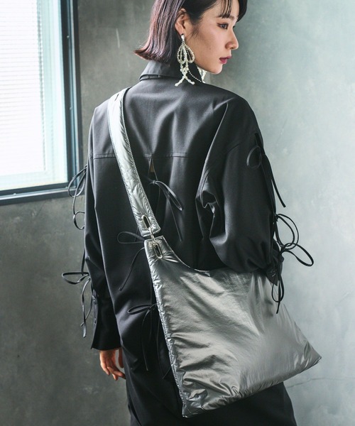 HARE(ハレ)の「パテット BIGショルダーバッグ(HARE)(ショルダーバッグ・レディース・ブラック/シルバー・FREE)」の2枚目の写真