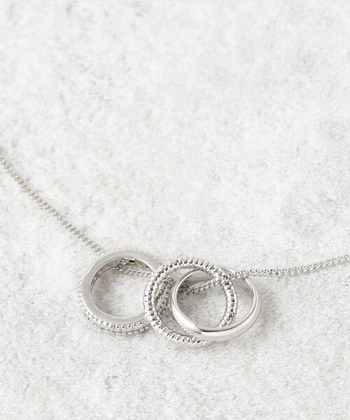 OPAQUE.CLIP（オペークドットクリップ）の「◆ビジューリング×2メタルリングロングネックレス（ネックレス・レディース・ゴールド/シルバー・00）」の2枚目の写真