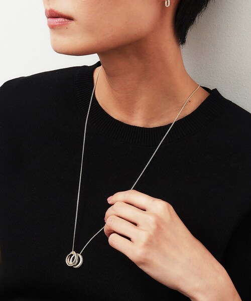 OPAQUE.CLIP（オペークドットクリップ）の「◆ビジューリング×2メタルリングロングネックレス（ネックレス・レディース・ゴールド/シルバー・00）」の3枚目の写真