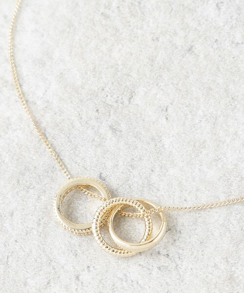 OPAQUE.CLIP（オペークドットクリップ）の「◆ビジューリング×2メタルリングロングネックレス（ネックレス・レディース・ゴールド/シルバー・00）」の4枚目の写真