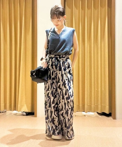 BAYFLOW（ベイフロー）の「ラメノースリーブプルオーバー（ベスト・レディース・ブルー/ブラック/ゴールド・FREE）」の8枚目の写真