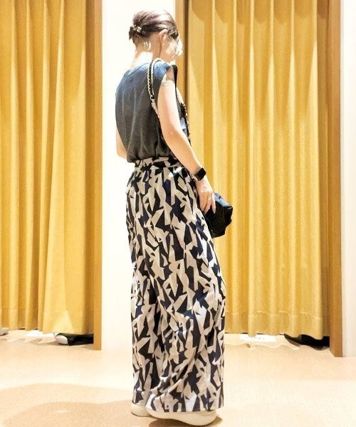 BAYFLOW（ベイフロー）の「ラメノースリーブプルオーバー（ベスト・レディース・ブルー/ブラック/ゴールド・FREE）」の9枚目の写真