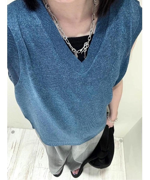 BAYFLOW（ベイフロー）の「ラメノースリーブプルオーバー（ベスト・レディース・ブルー/ブラック/ゴールド・FREE）」の11枚目の写真