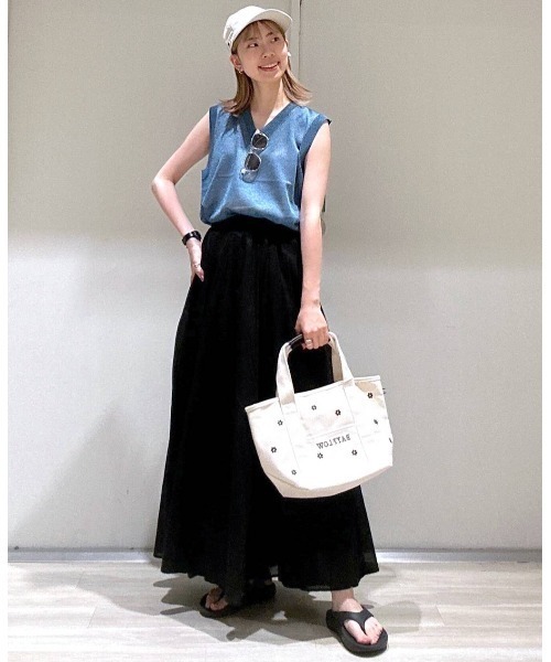 BAYFLOW（ベイフロー）の「ラメノースリーブプルオーバー（ベスト・レディース・ブルー/ブラック/ゴールド・FREE）」の12枚目の写真