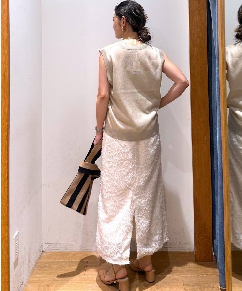 BAYFLOW（ベイフロー）の「ラメノースリーブプルオーバー（ベスト・レディース・ブルー/ブラック/ゴールド・FREE）」の7枚目の写真