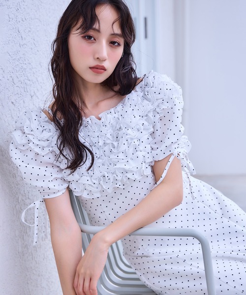 one after another NICE CLAUP（ワンアフターアナザーナイスクラップ）の「セットアップ対応/シャーリングブラウス（シャツ/ブラウス・レディース・ブラック系その他/オフホワイト/ブラック・FREE）」の2枚目の写真