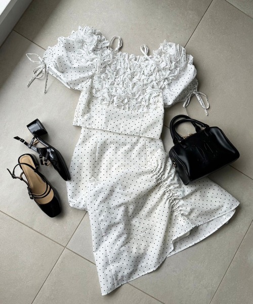 one after another NICE CLAUP（ワンアフターアナザーナイスクラップ）の「セットアップ対応/シャーリングブラウス（シャツ/ブラウス・レディース・ブラック系その他/オフホワイト/ブラック・FREE）」の4枚目の写真