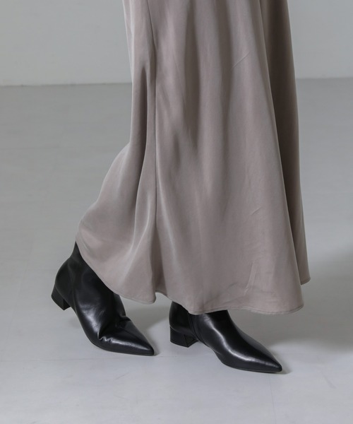 FABIO RUSCONI(ファビオルスコーニ)の「FABIO RUSCONI/ポインテッド ヒールショートブーツ(ブーツ・レディース・ブラック・36/37/38)」の1枚目の写真