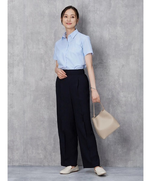 Perfect Suit FActory（パーフェクトスーツファクトリー）の「【WEB限定/形態安定】半袖ベーシックブラウス　レギュラーカラー　ストライプ　ブルー（シャツ/ブラウス・レディース・ブルー・9号/11号/7号）」の3枚目の写真