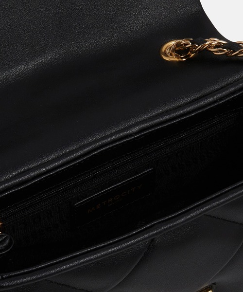 METROCITY(メトロシティ)の「【メトロシティ】牛革 ショルダーバッグ キルティング 2way ハンド ロゴ ワンポイント(ショルダーバッグ・レディース・ホワイト/ブラック・FREE)」の9枚目の写真
