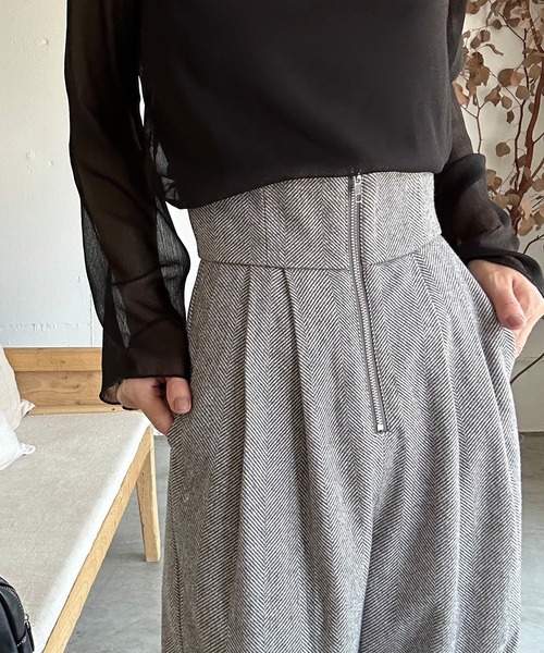 LAUIR（ラウアー）の「ヘリンボーンジップパンツ[高身長サイズMT有り]（スラックス・レディース・ブラウン/ブラック/グレー・MEDIUM/LARGE/MT）」の9枚目の写真