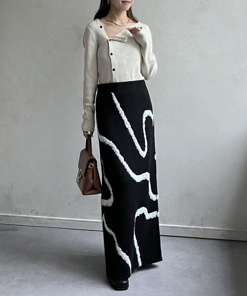 Thevon（ゼボン）の「アシメネックボタンリブニット（ニット/セーター・レディース・チャコールグレー/ブラック/グリーン/アイボリー・FREE）」の10枚目の写真