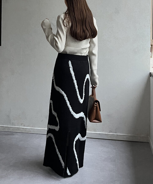 Thevon（ゼボン）の「アシメネックボタンリブニット（ニット/セーター・レディース・チャコールグレー/ブラック/グリーン/アイボリー・FREE）」の11枚目の写真