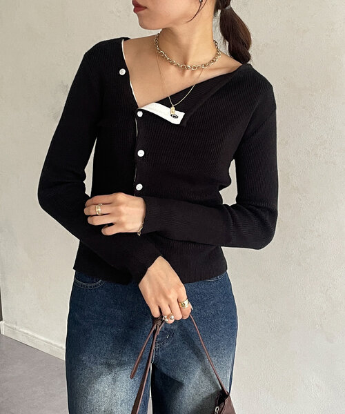 Thevon（ゼボン）の「アシメネックボタンリブニット（ニット/セーター・レディース・チャコールグレー/ブラック/グリーン/アイボリー・FREE）」の13枚目の写真