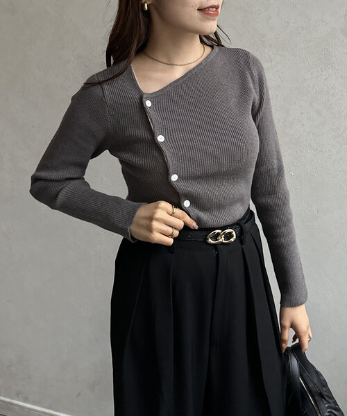 Thevon（ゼボン）の「アシメネックボタンリブニット（ニット/セーター・レディース・チャコールグレー/ブラック/グリーン/アイボリー・FREE）」の21枚目の写真