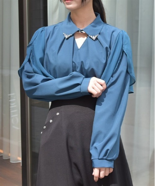axes femme（アクシーズファム）の「ケープ風袖カットワークブラウス