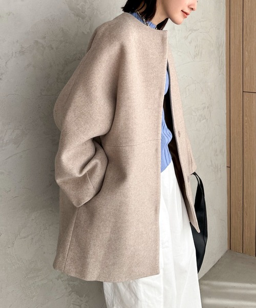 Doux archives(ドゥアルシーヴ)の「ノーカラーダブルメルトンミドルコート(ノーカラーコート・レディース・チャコールグレー/ブラック/ベージュ・38)」の3枚目の写真