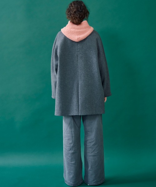 Doux archives(ドゥアルシーヴ)の「ノーカラーダブルメルトンミドルコート(ノーカラーコート・レディース・チャコールグレー/ブラック/ベージュ・38)」の8枚目の写真