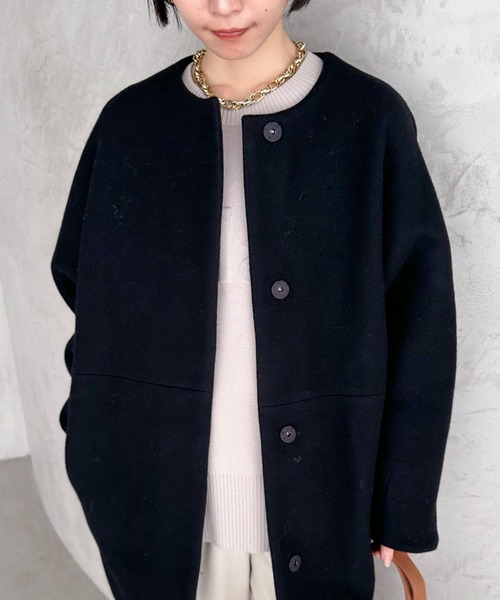 Doux archives(ドゥアルシーヴ)の「ノーカラーダブルメルトンミドルコート(ノーカラーコート・レディース・チャコールグレー/ブラック/ベージュ・38)」の4枚目の写真