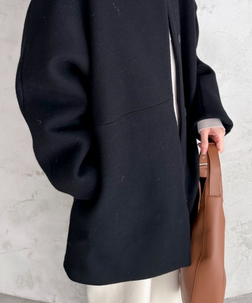 Doux archives(ドゥアルシーヴ)の「ノーカラーダブルメルトンミドルコート(ノーカラーコート・レディース・チャコールグレー/ブラック/ベージュ・38)」の5枚目の写真