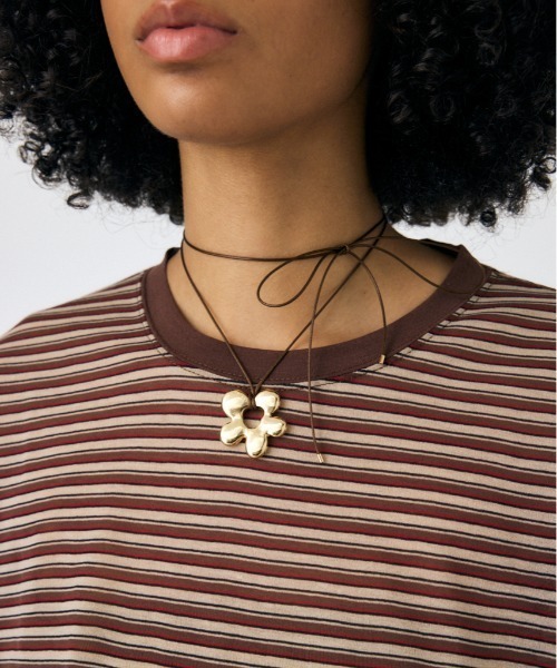 MOUSSY（マウジー）の「NUANCE FLOWER CODE ネックレス（ネックレス・レディース・ゴールド/シルバー・FREE）」の2枚目の写真