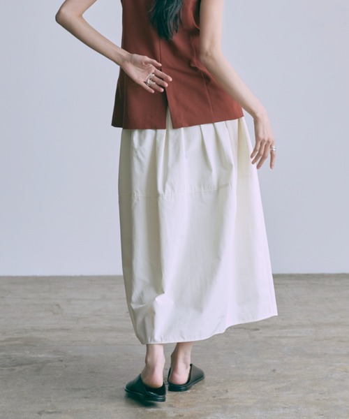 EN NEUME(エンノイム)の「Cocoon Silhouette Skirt(スカート・レディース・ライトカーキ/ブラック/オフホワイト・FREE)」の20枚目の写真