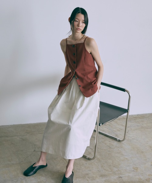 EN NEUME(エンノイム)の「Cocoon Silhouette Skirt(スカート・レディース・ライトカーキ/ブラック/オフホワイト・FREE)」の22枚目の写真