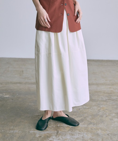 EN NEUME(エンノイム)の「Cocoon Silhouette Skirt(スカート・レディース・ライトカーキ/ブラック/オフホワイト・FREE)」の19枚目の写真