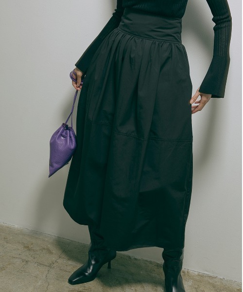 EN NEUME(エンノイム)の「Cocoon Silhouette Skirt(スカート・レディース・ライトカーキ/ブラック/オフホワイト・FREE)」の6枚目の写真