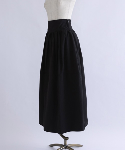 EN NEUME(エンノイム)の「Cocoon Silhouette Skirt(スカート・レディース・ライトカーキ/ブラック/オフホワイト・FREE)」の8枚目の写真